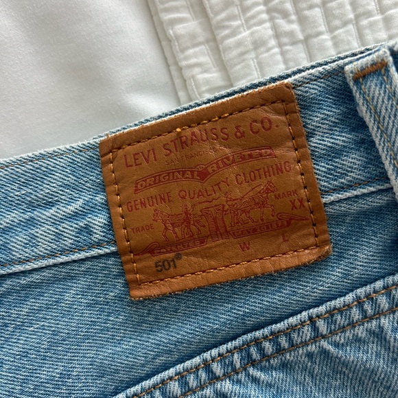 Levi’s 501 Jean Shorts - Picture 6 of 10